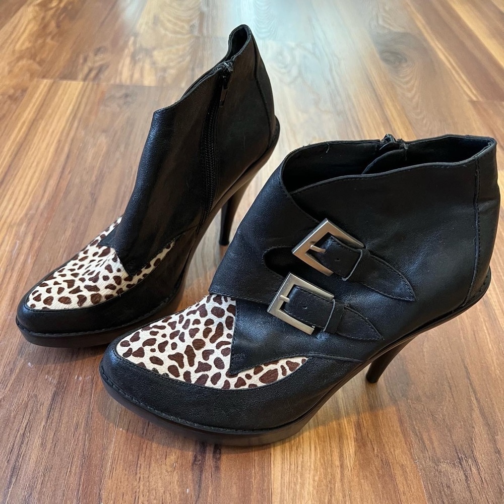 Jeffrey Campbell size 8 1/2 black with leopard detail ankle boots